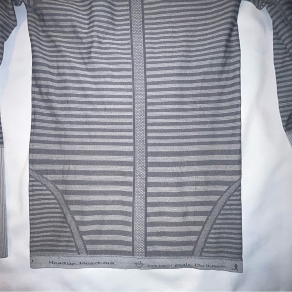 Lululemon Swiftly Tech Long-Sleeve Size 6 NWOT comes with lululemon bag - Picture 4 of 4